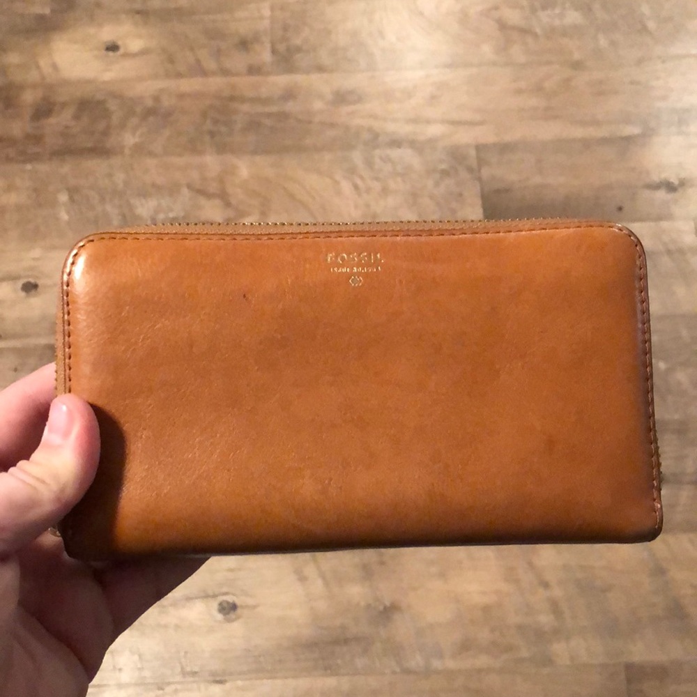 tan leather fossil wallet